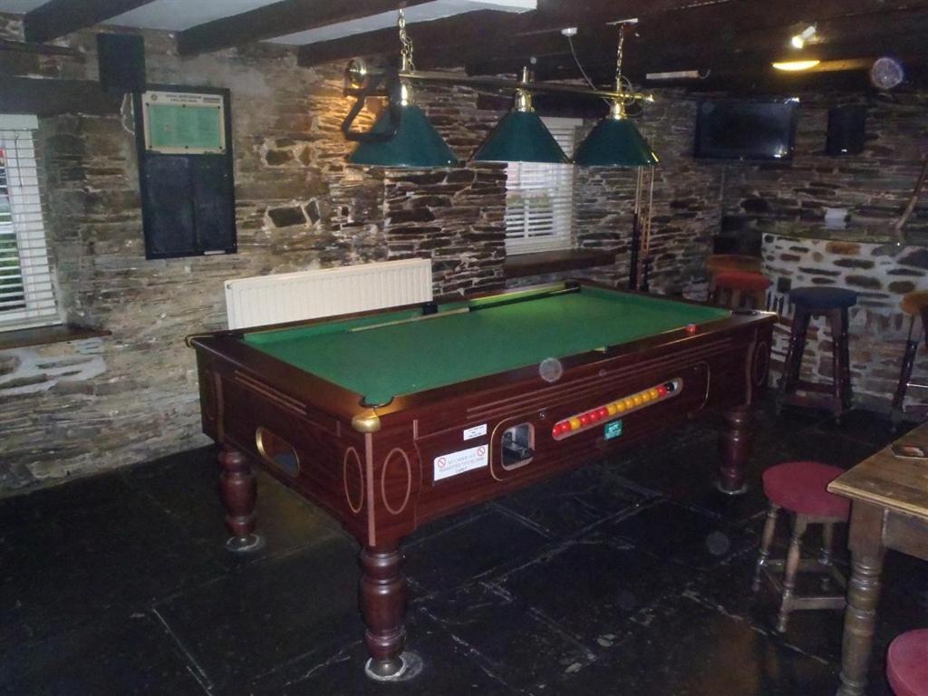 The Farmers Arms Сент-Меррин Экстерьер фото