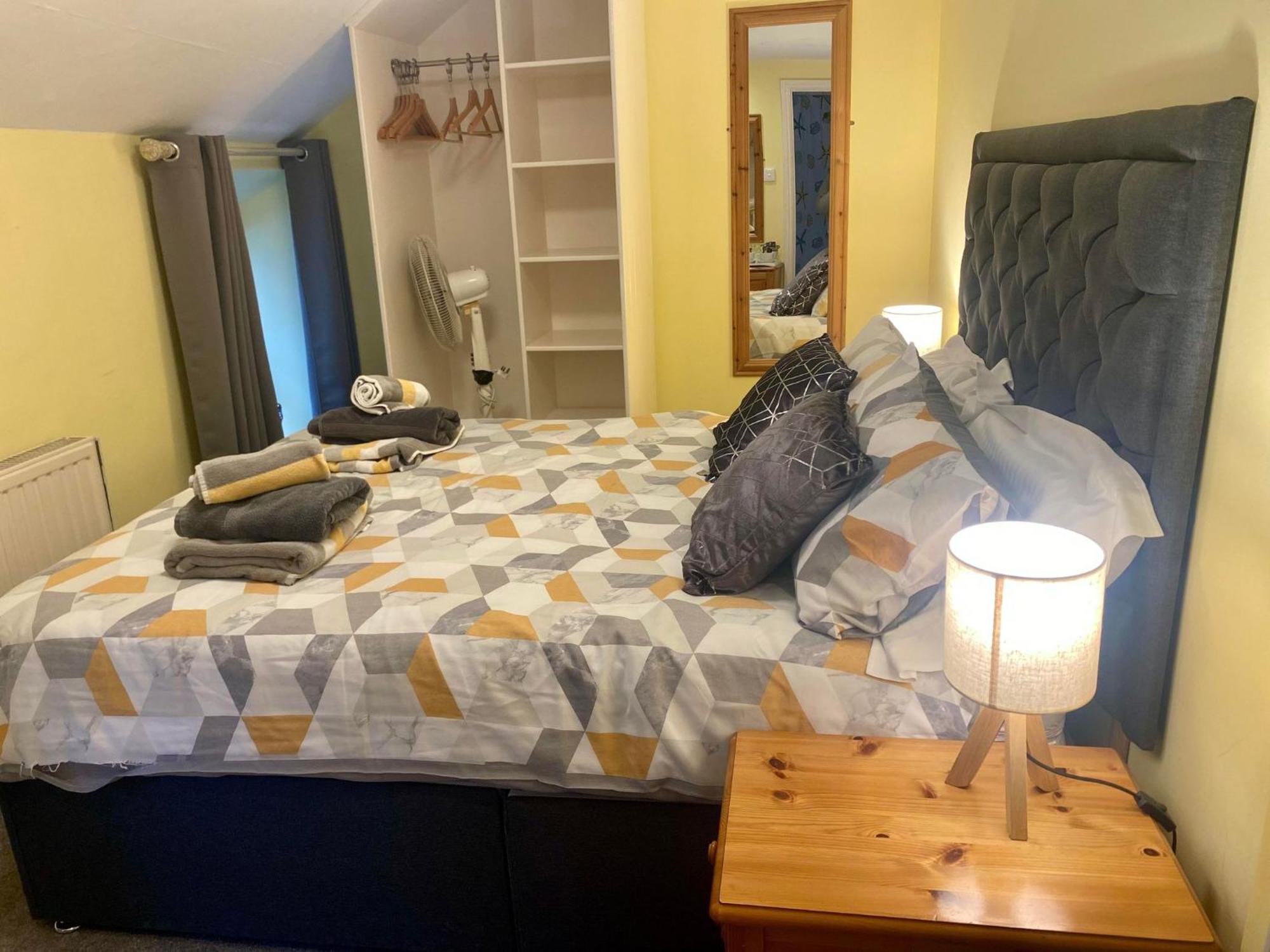 The Farmers Arms Сент-Меррин Номер фото